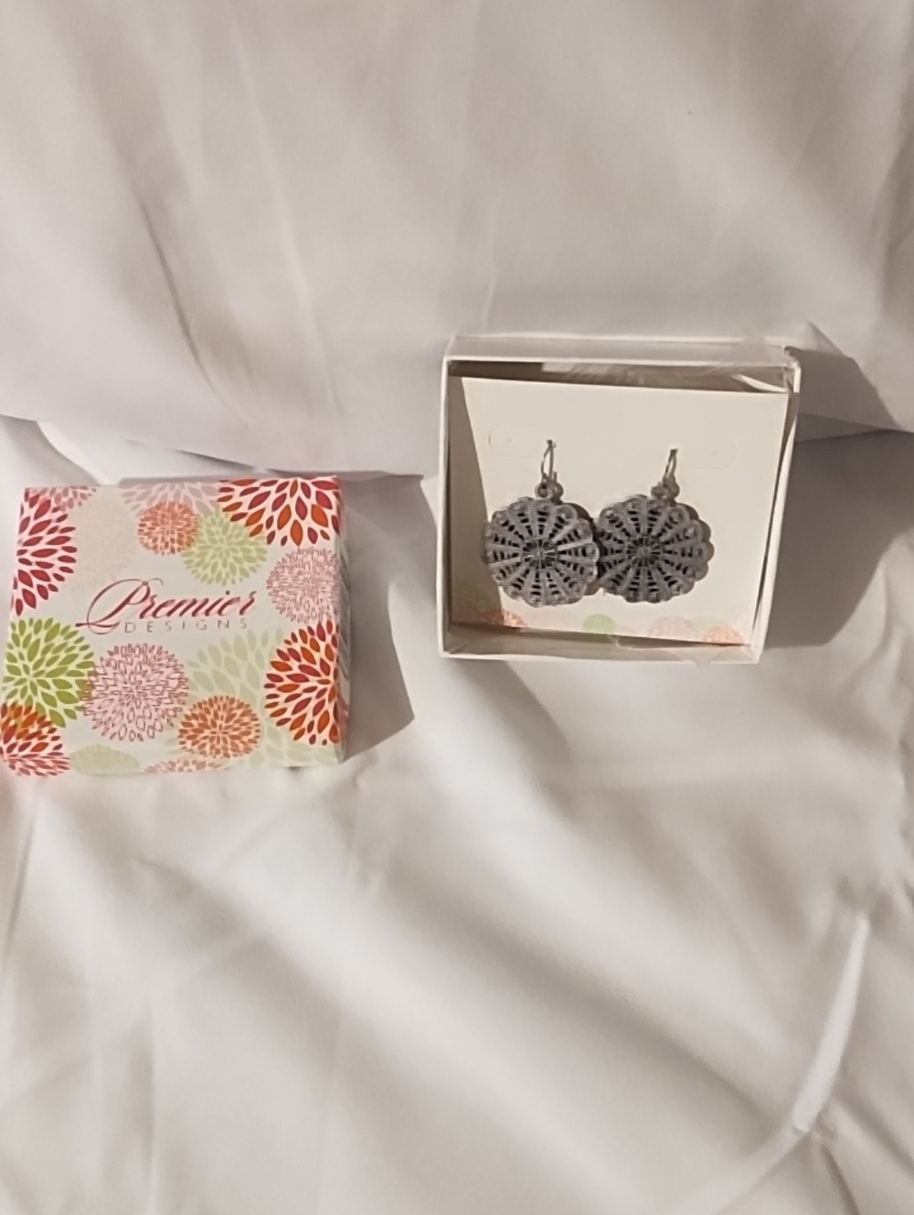Premier Designs Silver Floral Cutout Dangle Earrings NIB.